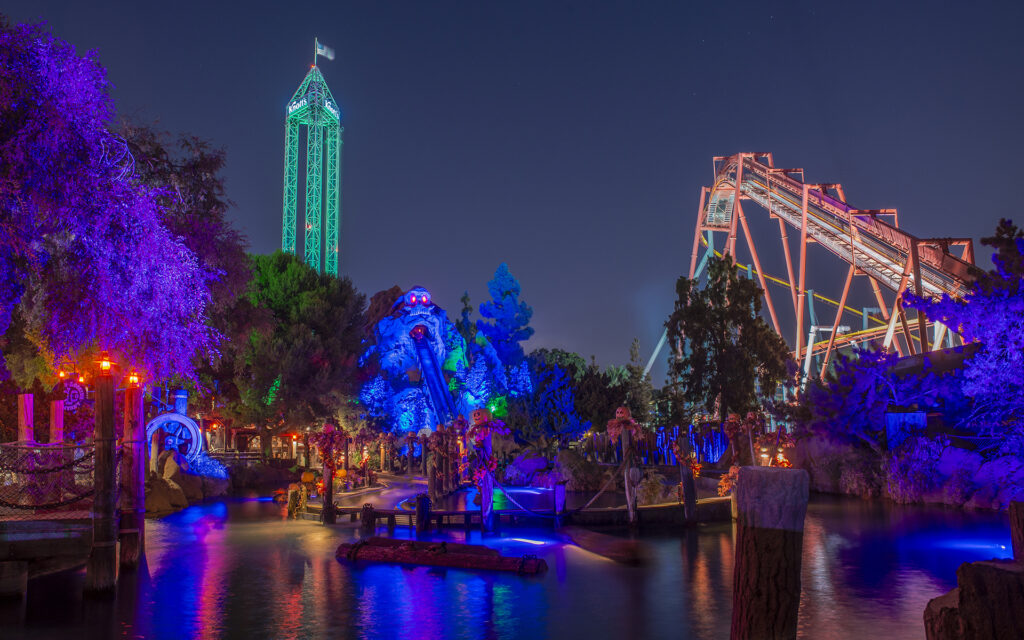 Knott's Berry Farm park picture at night